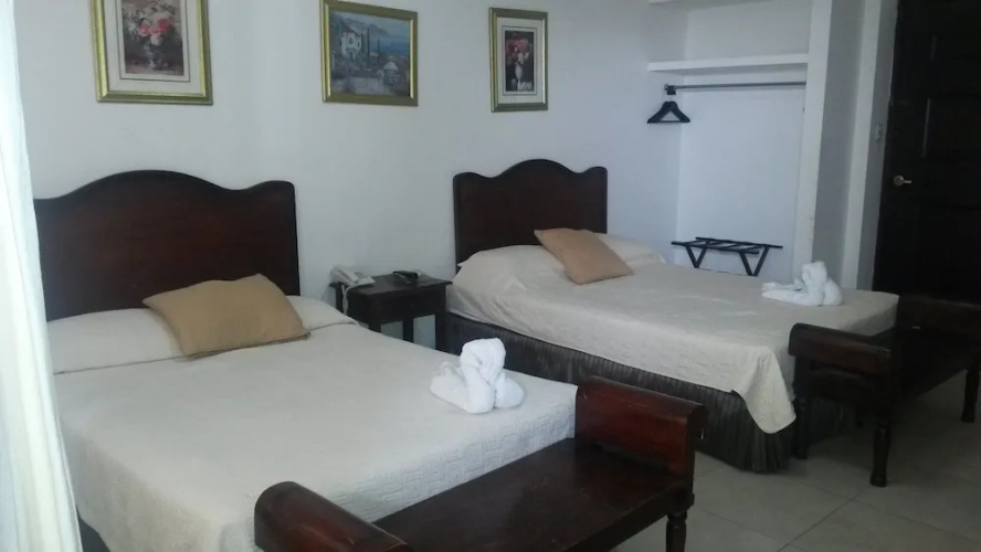 Maracas Inn