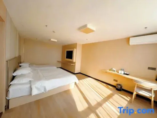 Deluxe Twin Suite with water view