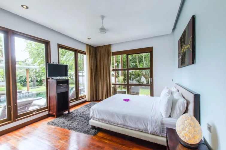 4 Bedrooms Villa with balcony