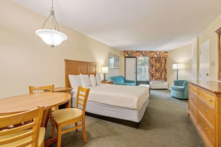 Standard Suite with balcony and with ocean view