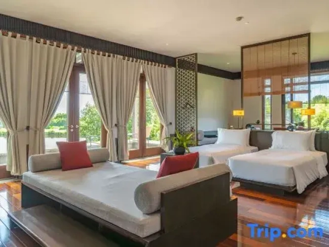 Suite with balcony and with lake view