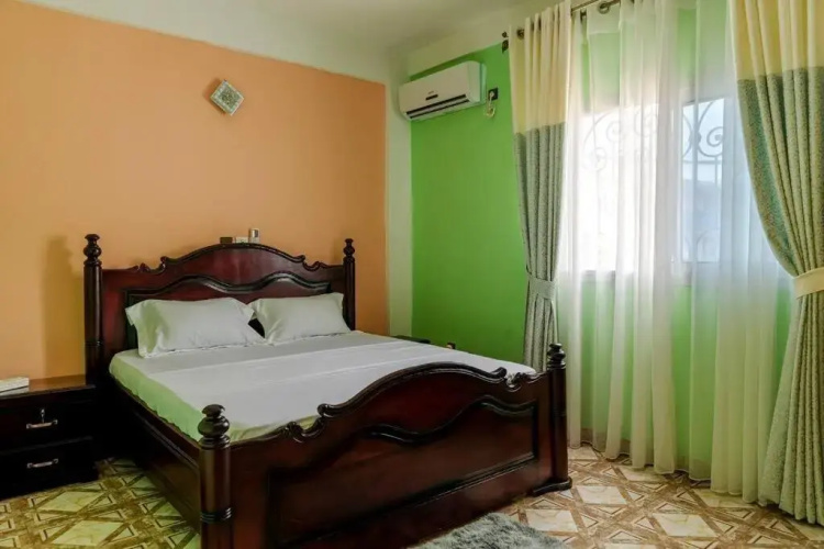 Lovely 1 - Bedroom rental unit with Free parking