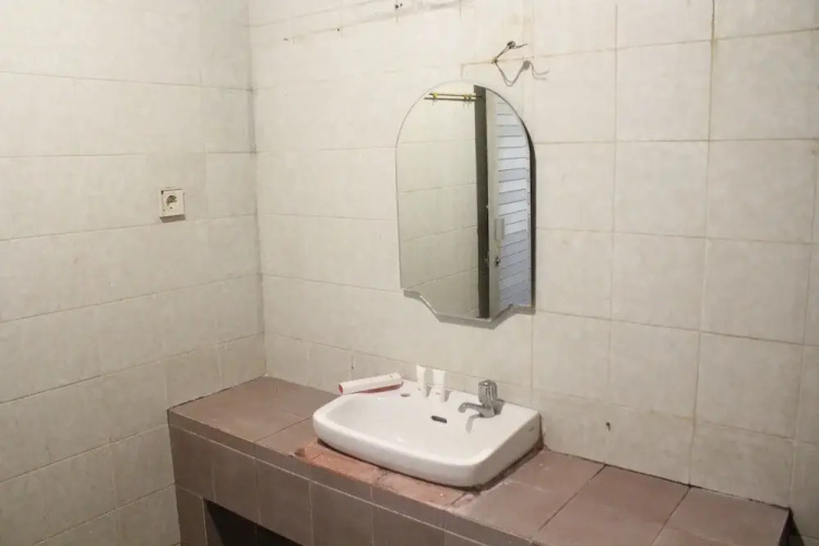 Wisata Hotel by OYO Rooms