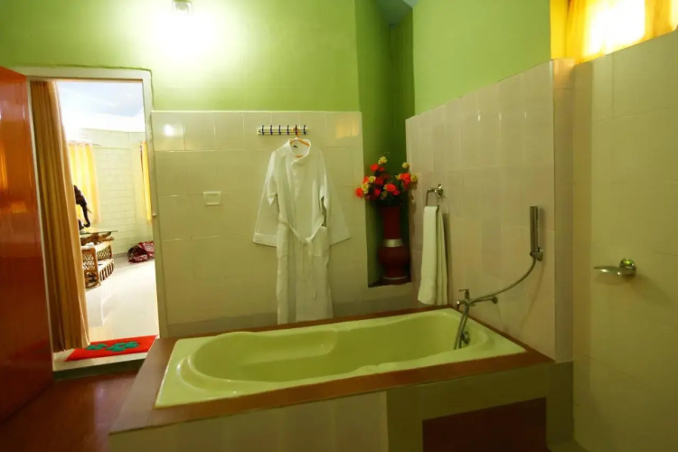 Karapuzha Lakeshore Resort