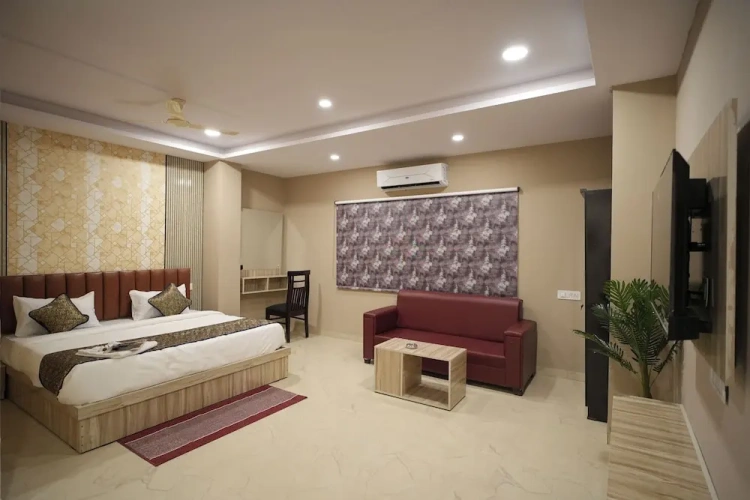 Deluxe Double room with balcony and with city view
