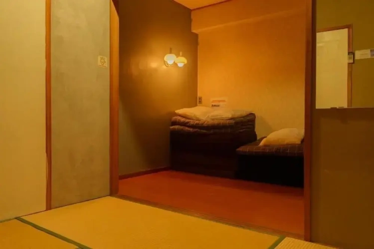 Standard Triple room
