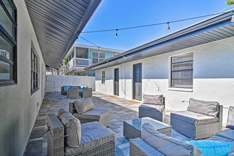 Madeira Beach Studio w/ Easy Access to Shore!