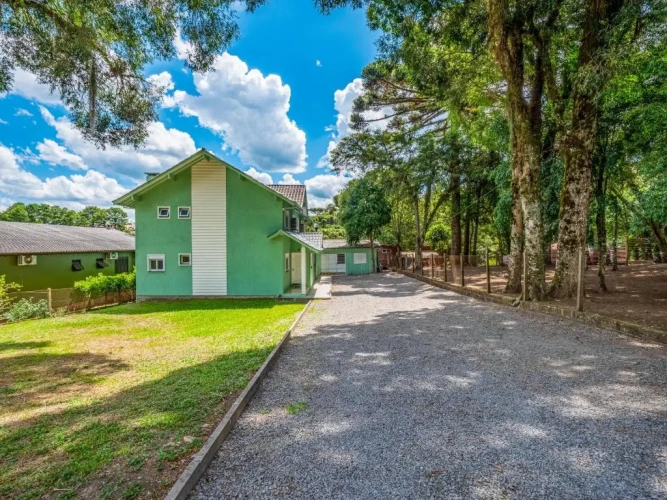 4 Bedrooms Cottage
