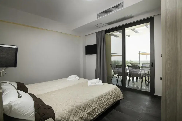 Serenity Suites Sea View 3
