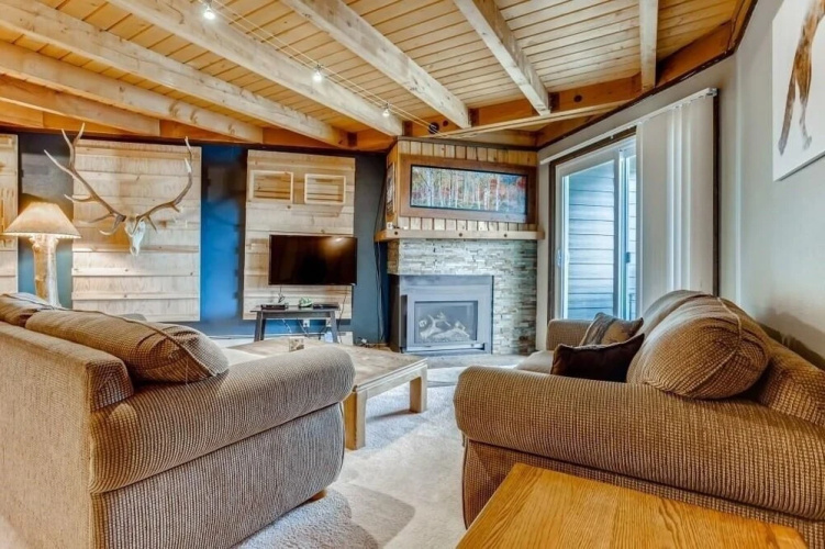 F201 Treehouse 2 Bedroom Condo by RedAwning