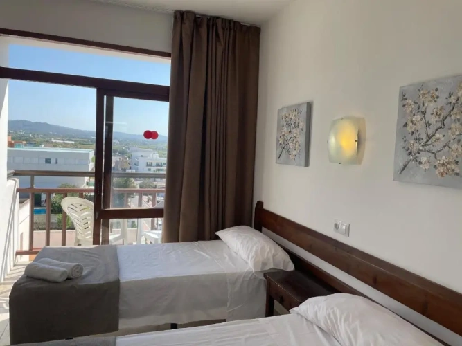 Standard Twin room with balcony