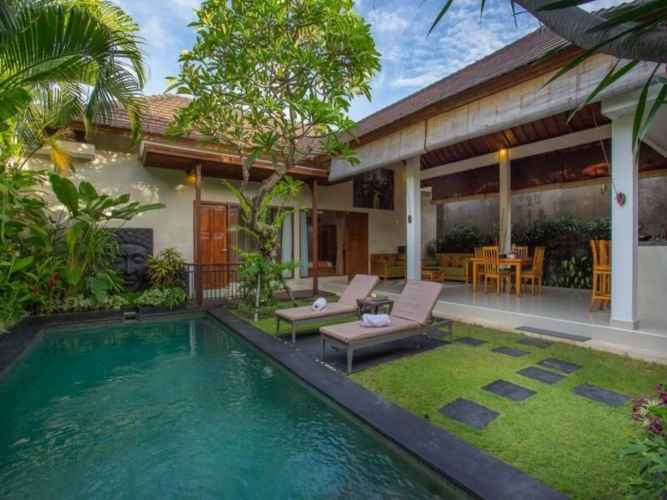 2 Bedrooms Quadruple Villa