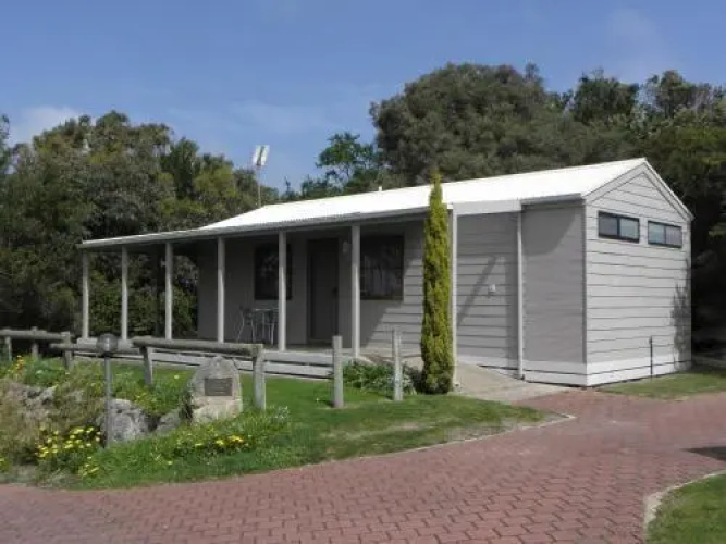 Lakeside Tourist Park