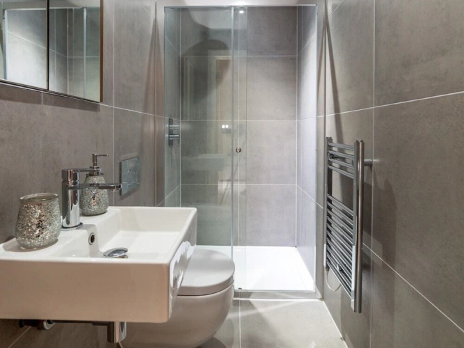 Central Tower Bridge Apartment