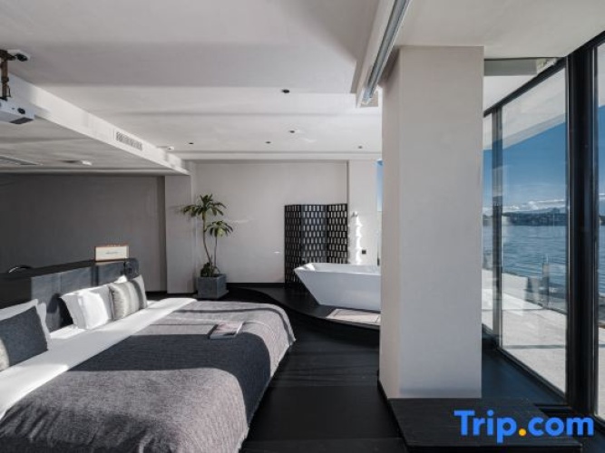 Grand room