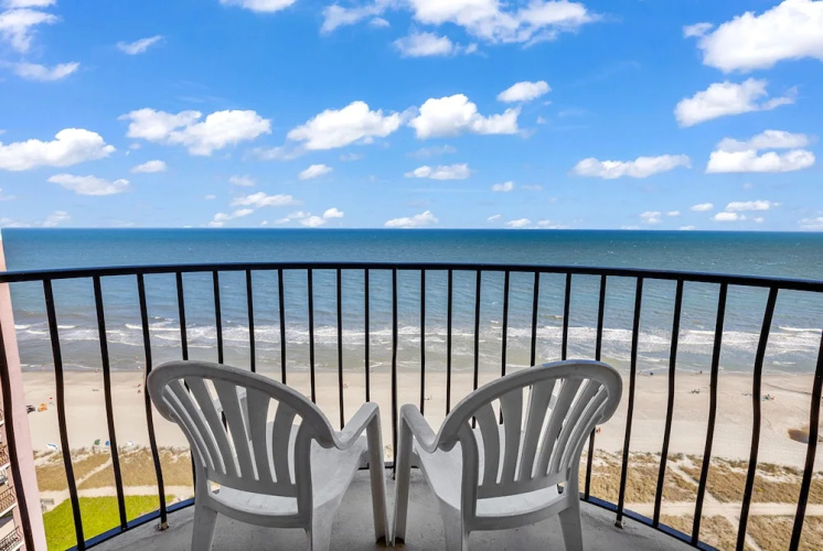 Private 3BR's at Palms by Hosteeva