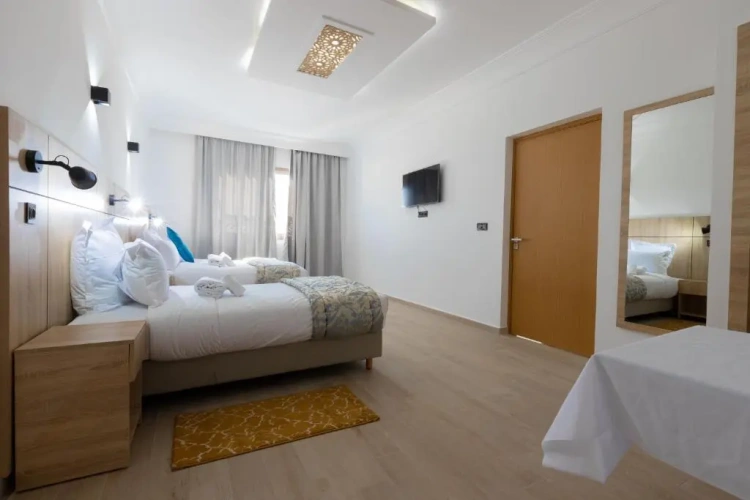 Standard Triple room