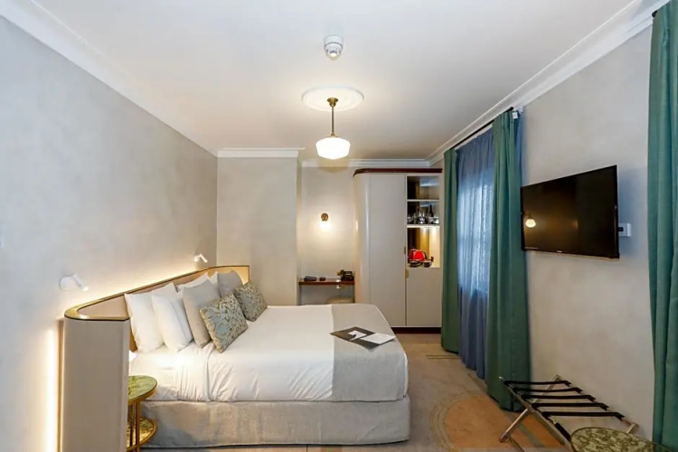 Tattersalls Hotel