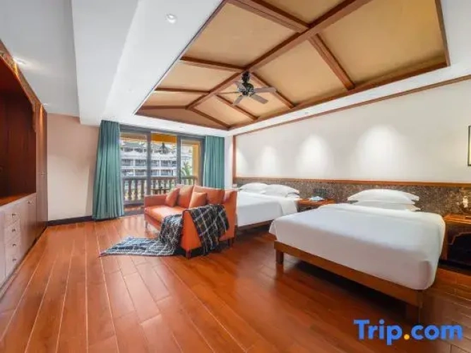 Executive Suite with garden view