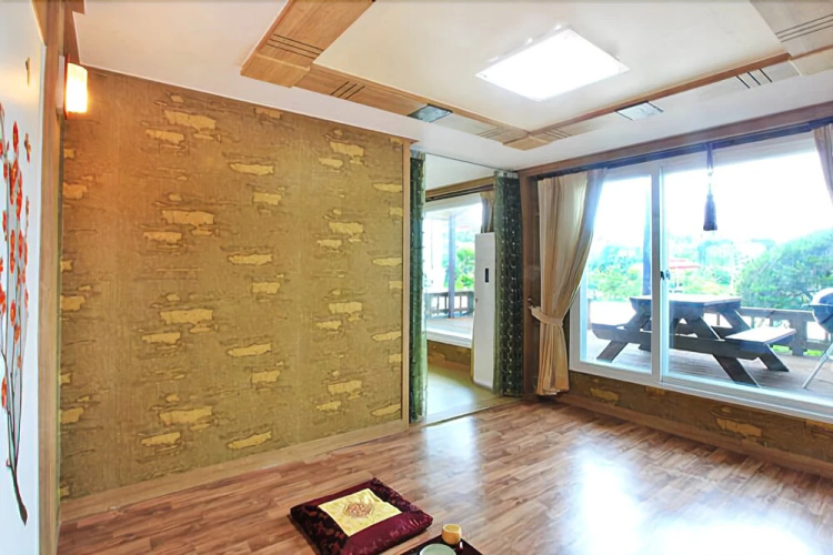 Yangyang Freesia Pension