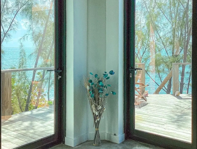 Seaside Serenity: Elegant Beachfront Escape