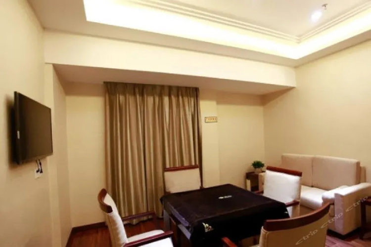 Chengdu Golden Cube Hotel