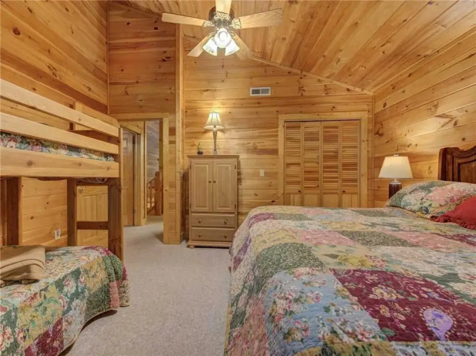 Mountain Haven 3 Bedroom Home with Hot Tub