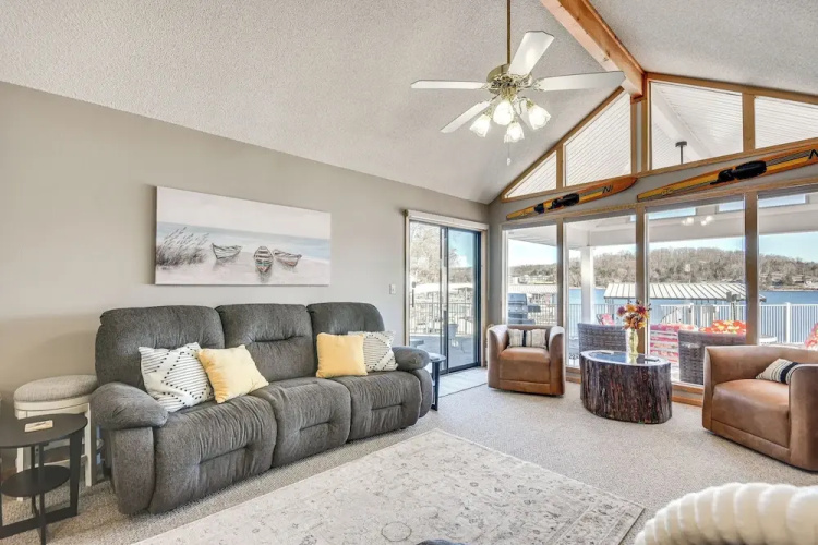 Private Hot Tub, Fire Pit! Lakefront Ozarks Escape