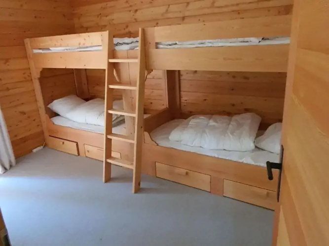 Chalet in Les Masses With ski Storage