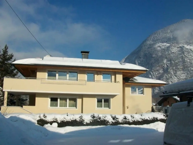 3 Bedrooms Apartment