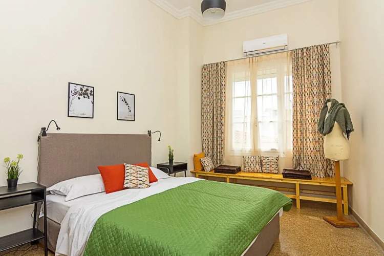 Hippy Decorated 2 Bedrooms Apartment