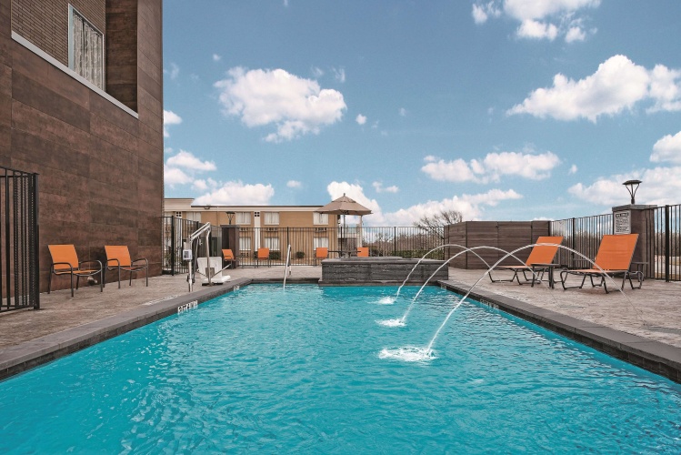 La Quinta Inn & Suites Dallas Grand Prairie North photo 14