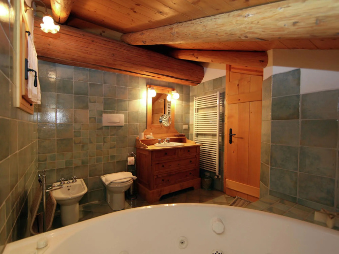 Typical Cottage in Bellamonte Italy With Bubble Bath