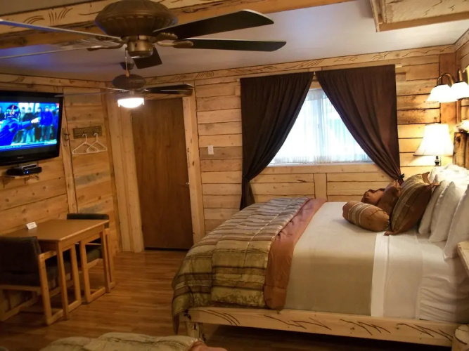 The Cedaredge Lodge