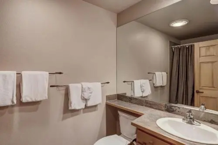 8757 Trappers Crossing Condo
