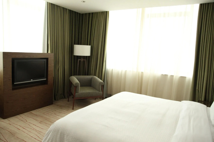 Four Points by Sheraton Shanghai, Daning