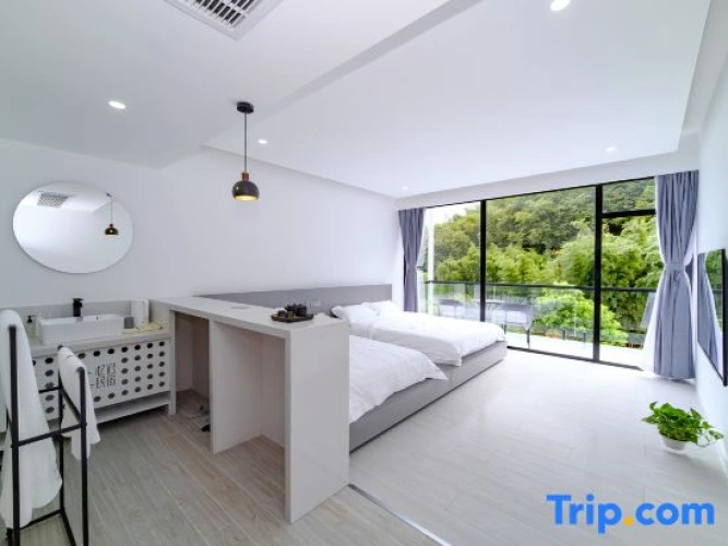 Standard Twin room with mountain view