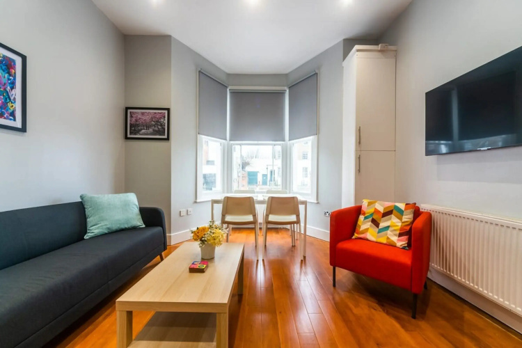 Refurbished St.johns Hill Apartment