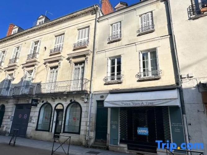 Charming studio, train station nearby