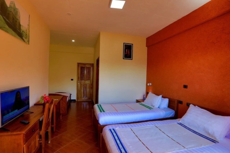 Standard Triple room with balcony