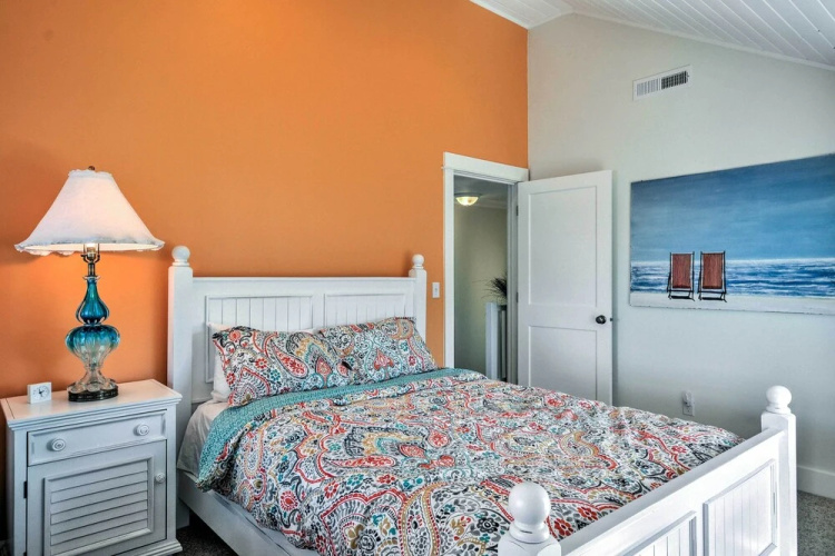 Waterfront Seaside Beach Home w/ Views & Hot Tub!