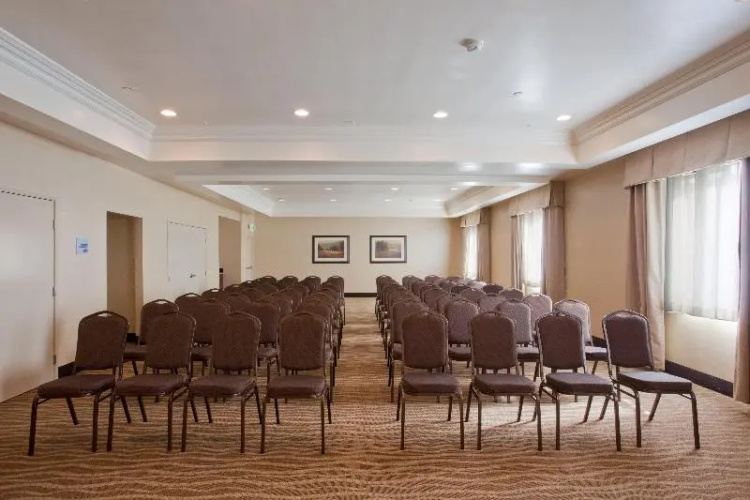 Holiday Inn Express & Suites Los Angeles Airport Hawthorne photo 13