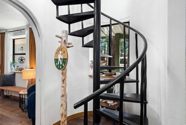 4 Bedrooms Cottage with balcony