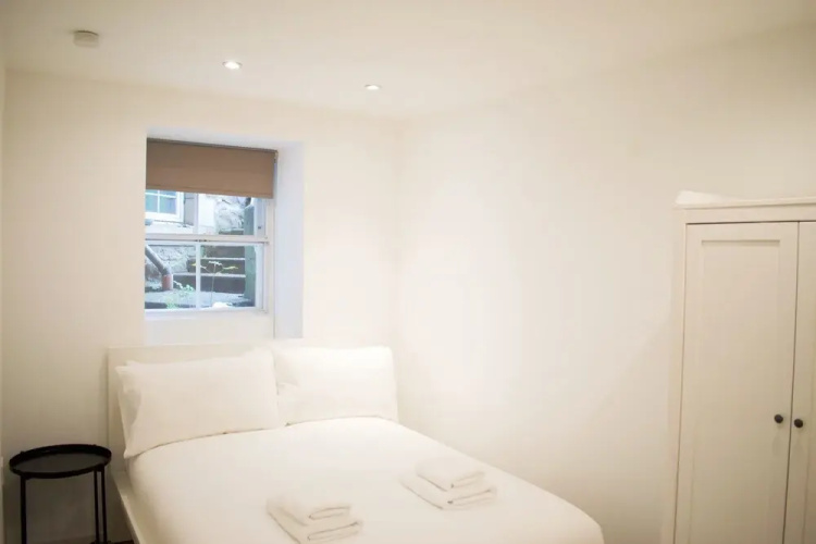 Bright And Modern 2 Bedroom Flat