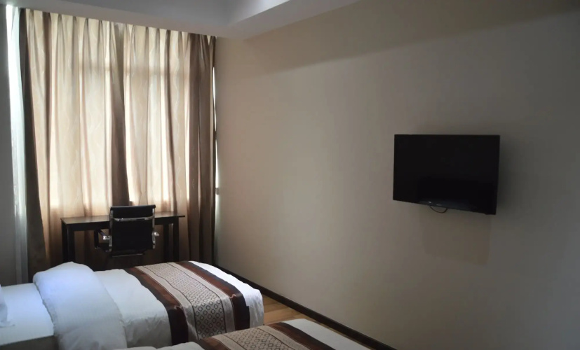 Qu Lin Resident