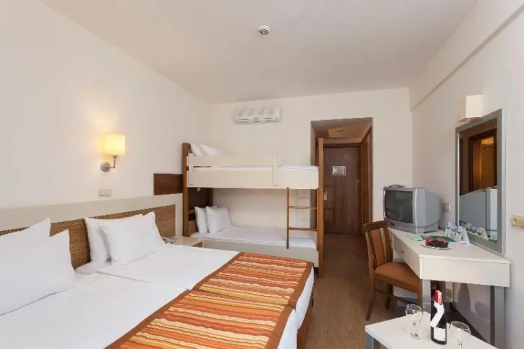 Standard Triple room with balcony