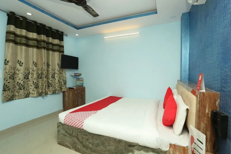 Oyo 18597 Satyam
