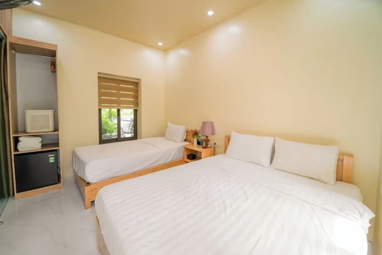 Standard Triple room with pool view