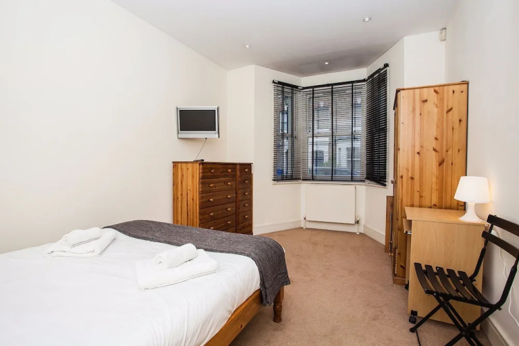 Modern & Spacious Home on Old Kent Road
