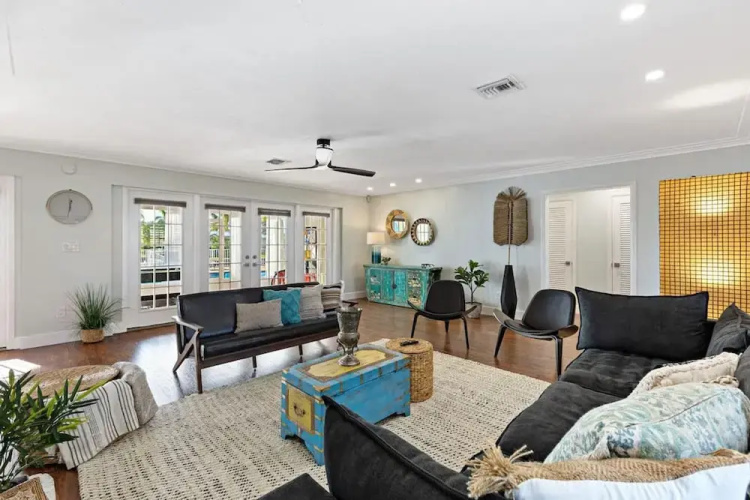 Adorable Villa With Water Front in Pompano